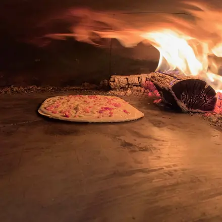 Tarte devant les flammes du four