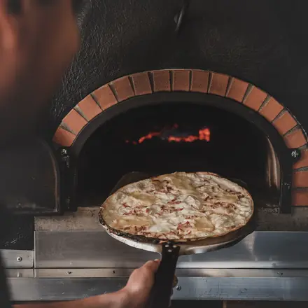 Le chef au four à bois
